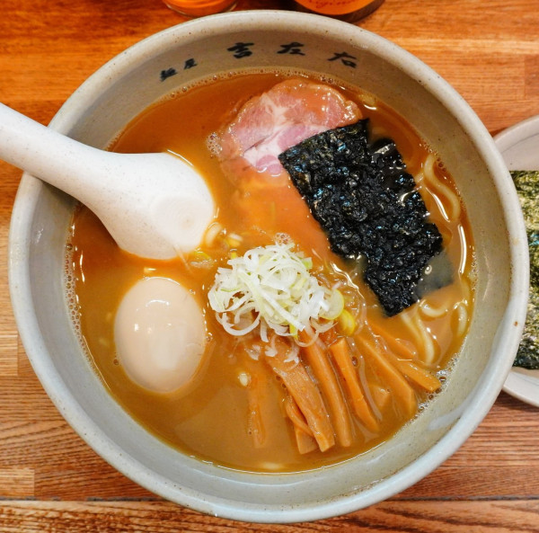 「味玉らーめん＋のり＋エビスビール小瓶」@麺屋吉左右の写真