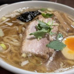 看板のない隠れ家。至高の「しょうゆらーめん」を食す！