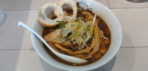 「さばﾌﾞﾗｯｸ醤油+替え玉」@ラーメンStyle 丸ふの写真