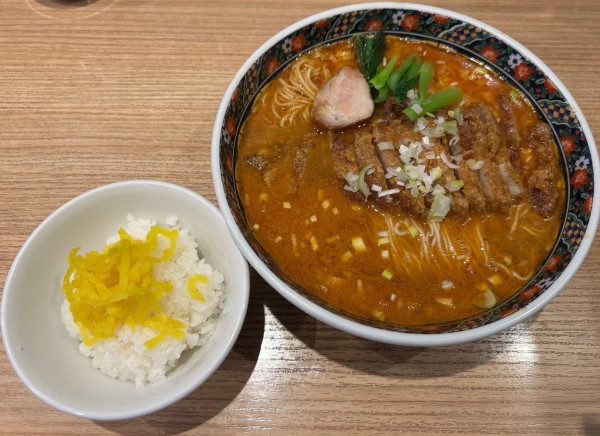 「パイコー担々麺 大辛 ¥1250 & サービス半ライス」@寿限無担々麺 上野店の写真