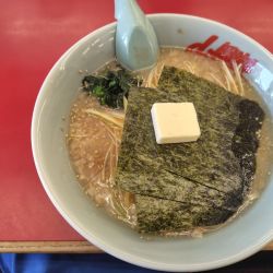 ネギ塩ラーメン(背脂＋バター)