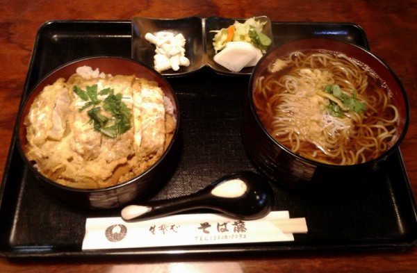 「かつ重とたぬきそば(1650円)」@そば藤の写真