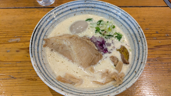 「鶏白湯そば 醤油＋味玉」@麺処 栄秀の写真