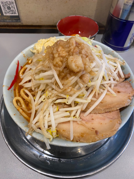 「中＋辛いやつ＋生卵」@麺でる 相模原店の写真