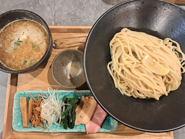 「豚骨魚介つけ麺(特盛)」@焼鳥ちかき 狼煙の写真