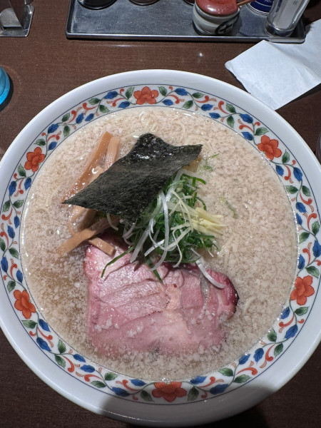 「背脂地鶏中華そば（塩）」@麺や 虎徹の写真