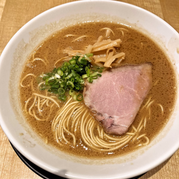 濃厚豚骨ラーメン（880円）