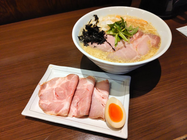 「限定　濃厚牡蠣そば大盛り＋特製トッピング」@寿製麺よしかわ 坂戸店の写真