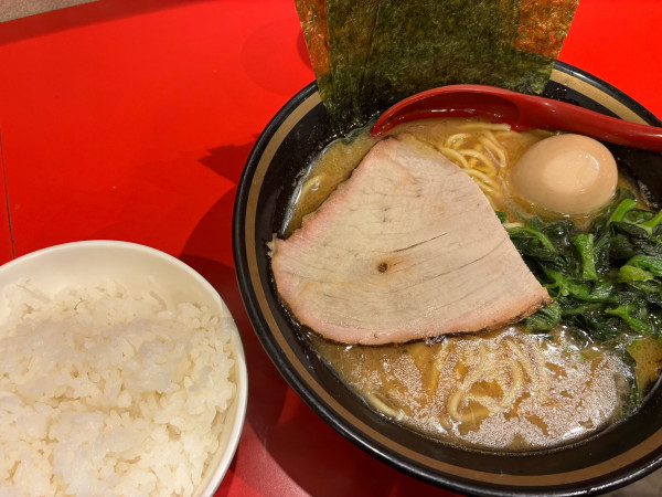 「味玉ラーメン　1000円」@横濱家系ラーメン 裏川島家の写真