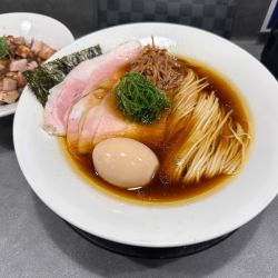 醤油らぁめん+肉飯