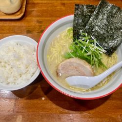 塩ラーメン1,100円・半ライス150円