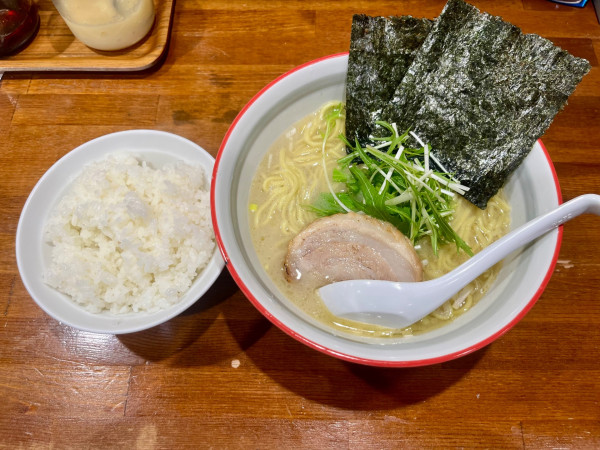 「塩ラーメン1,100円・半ライス150円」@ぼのぼのの写真