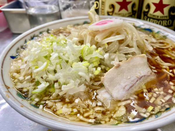 「サッポロ赤星３本＋もやしピーマン竹の子皿→ラーメンもやし細葱」@中華そば みたかの写真