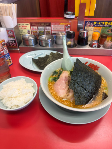 「特製味噌チャーシュー　海苔　半ライス」@山岡家 越谷レイクタウン店の写真