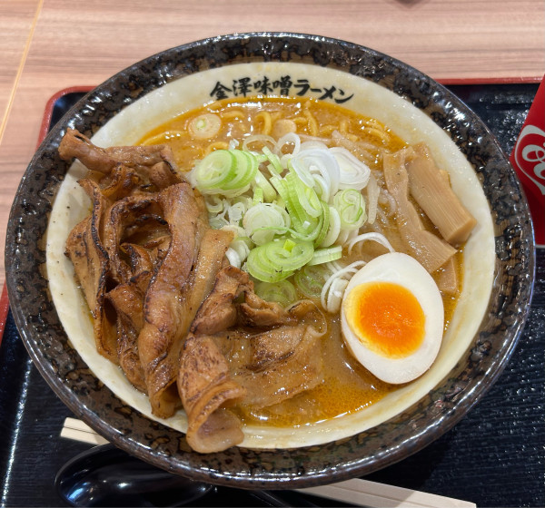 「炙り肉盛り味噌ラーメン」@金澤味噌ラーメン 神仙 ファボーレ富山店の写真