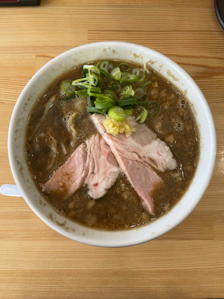 「背脂生姜煮干しらぁ麺(1080円)平打ち麺」@らぁ麺 飛翠の写真