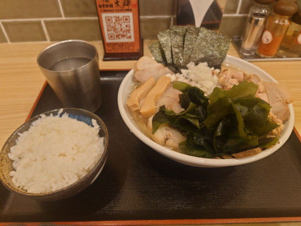 「朝ラーチャーシュー麺大盛り塩変更  ライス」@つけ麺大輝の写真