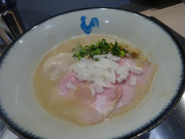 「鶏白湯味玉しょうゆらーめん　980円」@鶏之諺 TOKYO01の写真