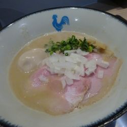 鶏白湯味玉しょうゆらーめん　980円