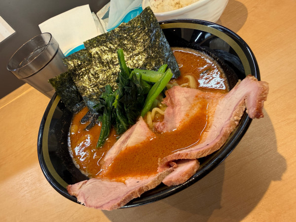 「濃厚らーめん×旨辛」@らーめん新山の写真