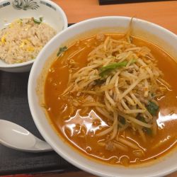 秘伝の辛味噌ラーメン＋半チャーハン
