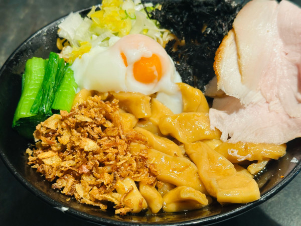 「極太手揉み油そば 1,100円 特盛 300円」@宮元製麺の写真