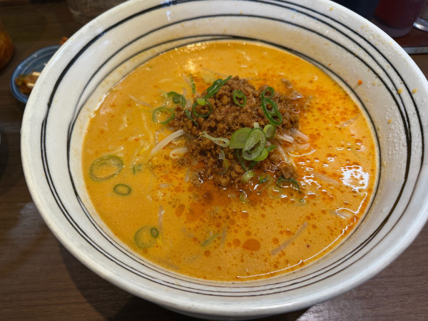 「タンタン麺ミニ餃子ランチ1200円+大盛り250円」@熱烈 一番亭の写真