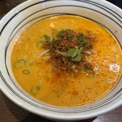 タンタン麺ミニ餃子ランチ1200円+大盛り250円