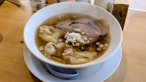 「塩わんたんめん（1,050円）」@ラーメンキッチン雪ヶ谷の写真