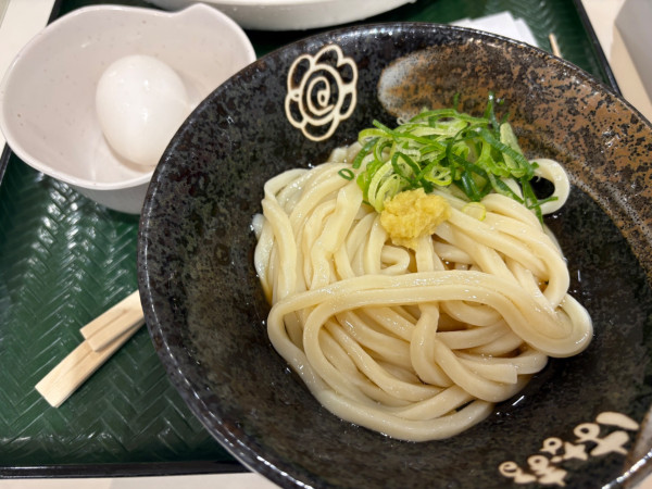 「温玉ぶっかけ(小)490円」@はなまるうどん イトーヨーカドー東久留米店の写真