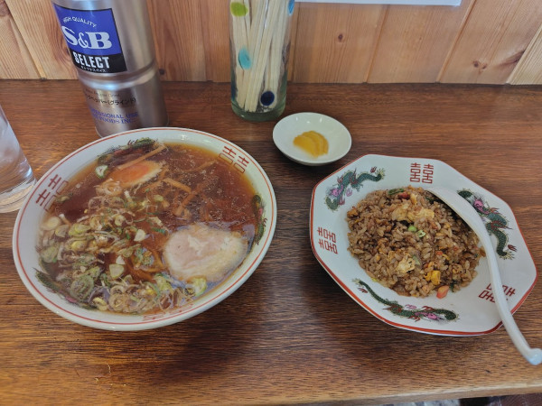 「ラーメン＋チャーハン」@関所食堂の写真