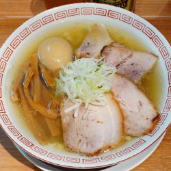 味玉 塩ラーメン＋ビンビール中