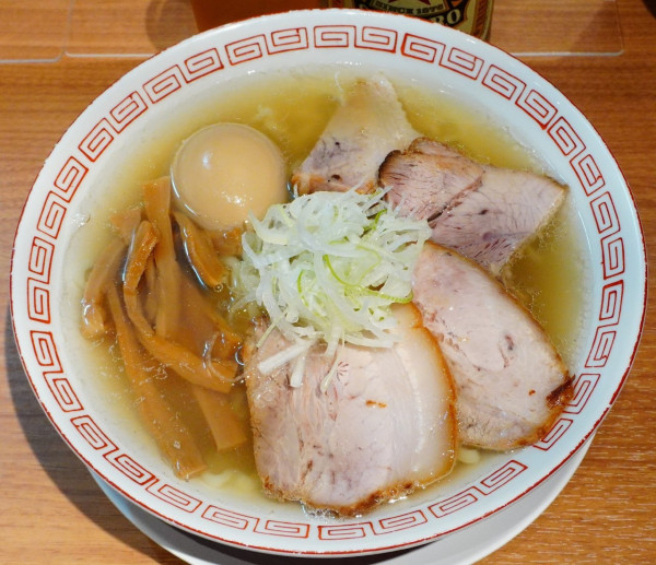 「味玉 塩ラーメン＋ビンビール中」@喜多方ラーメン 新じまの写真