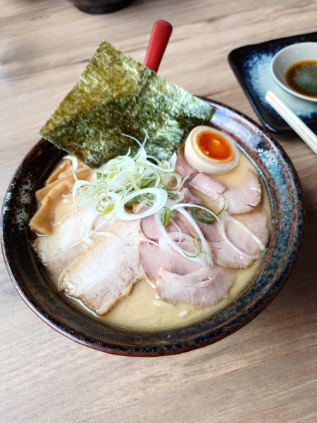 「醤油豚骨チャーシュー麺」@麺屋 ゆげざんまいの写真