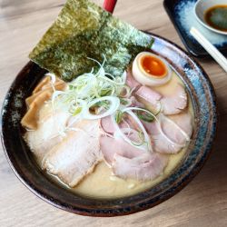 醤油豚骨チャーシュー麺