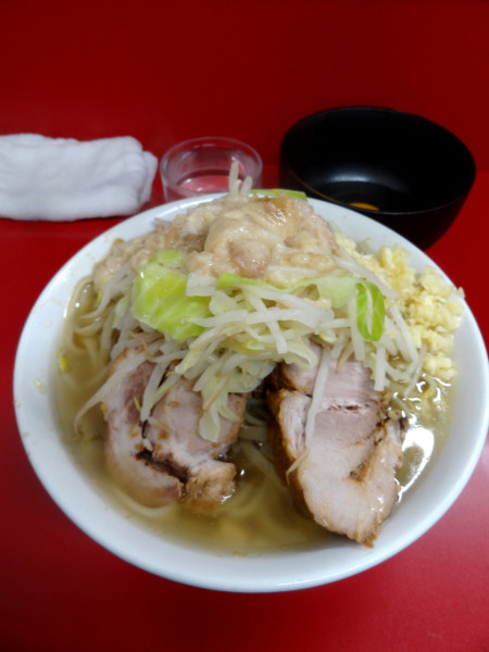 「小1000円YsNA 生卵100円」@ラーメン二郎 神田神保町店の写真