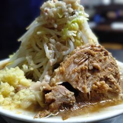 ラーメン、全部(ヤサイ・ニンニク・生姜・アブラ・火の粉)