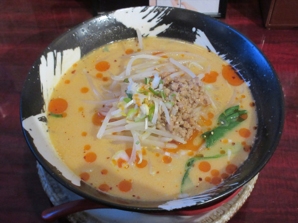 「ピリ辛担々麺（858円）」@三福屋の写真