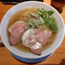 鰹節香る牛骨らーめん1100円（この日限定）