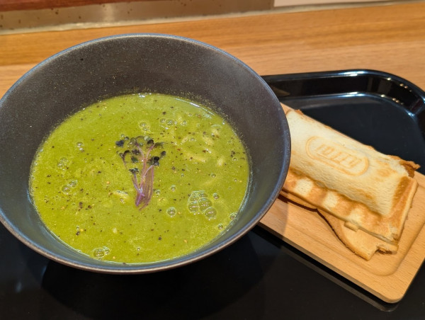 「限定 グリーンスムージー鶏soba ホットサンド付」@鶏Soba Toraやの写真