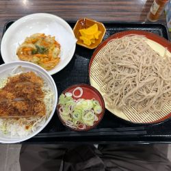 ソースかつ丼セット（ソースかつ丼＋冷たいそば）950円