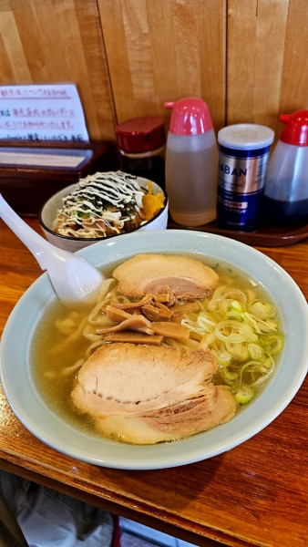 「しょうゆラーメンとチャーシュー丼(並)」@榮ラーメンの写真