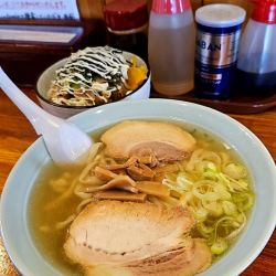 しょうゆラーメンとチャーシュー丼(並)