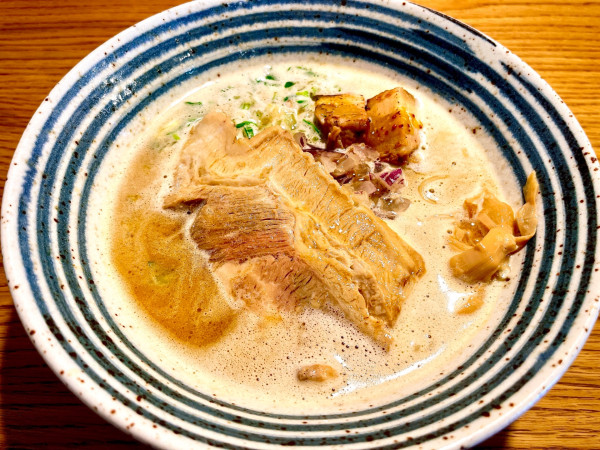 「鶏白湯　鶏そば醤油（980円）」@麺処 栄秀の写真