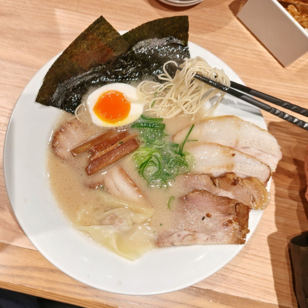 「糸島ラーメン（1900円）」@一風堂 大名本店別館の写真