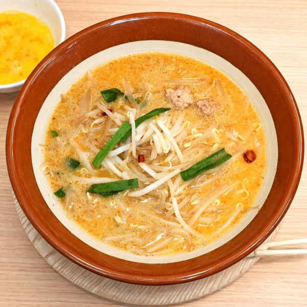 「豚骨醤油ベトコン 1300円」@ベトコンラーメン でぶまる 刈谷駅前店の写真