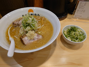 「味噌ラーメン 並盛 + ねぎ別皿」@あさひ町内会の写真