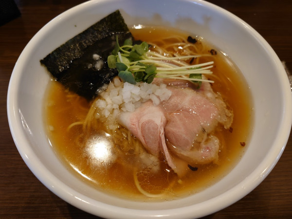 「淡麗煮干し醤油そば」@自家製麺 まかないへきるの写真