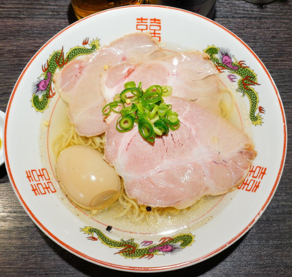 「塩かけそば＋低温チャーシュー＋田中農場の味玉＋ビンビール」@中華そば 十目一八食堂の写真