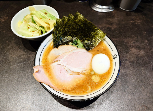 「らーめん+キャベツ」@らーめん飛粋の写真